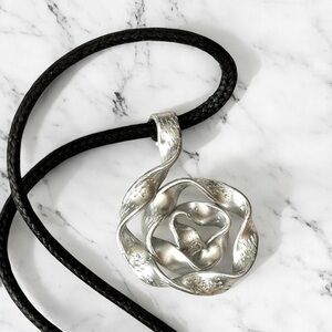 5 For $25💫Silver Aluminum Silver Swirl Pendant Necklace